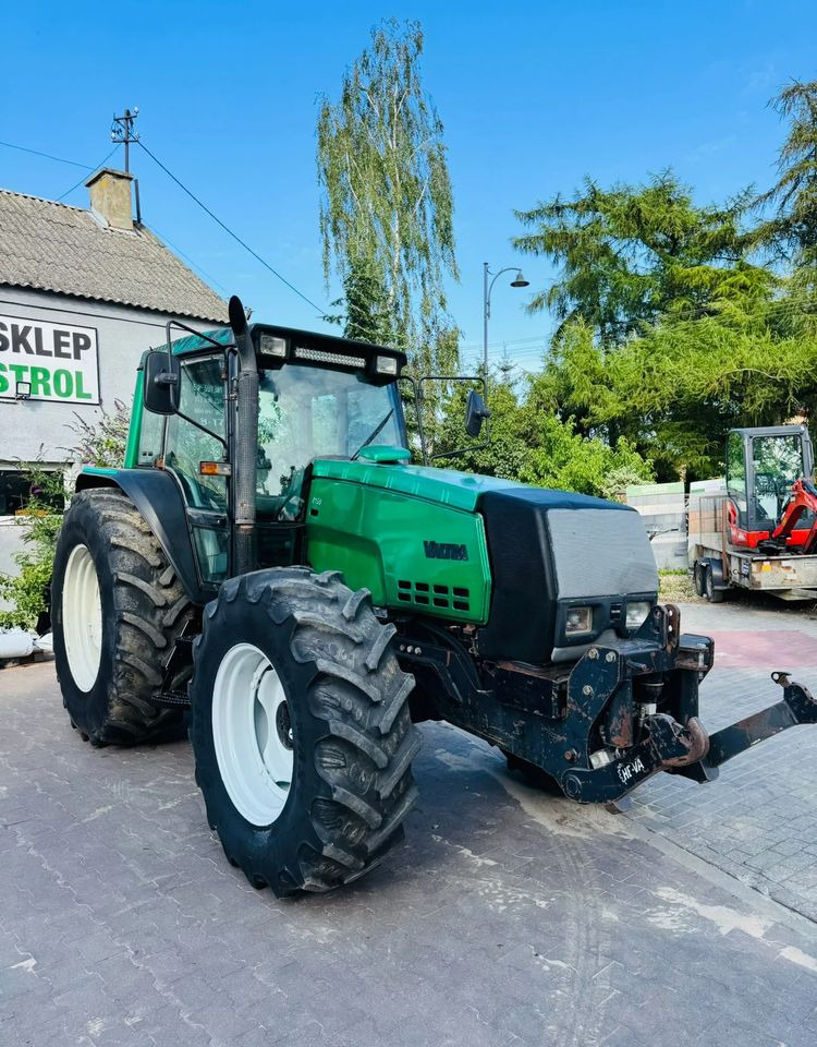 Valtra 8150 - Трактор: фото 1 Valtra 8150 - Трактор: фото 1