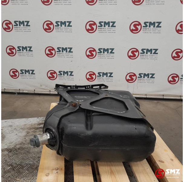Mercedes-Benz Occ AdBluetank 60L + AdBlueniveausensor Mercedes - Паливна система в категорії Вантажівки: фото 2 Mercedes-Benz Occ AdBluetank 60L + AdBlueniveausensor Mercedes - Паливна система в категорії Вантажівки: фото 2