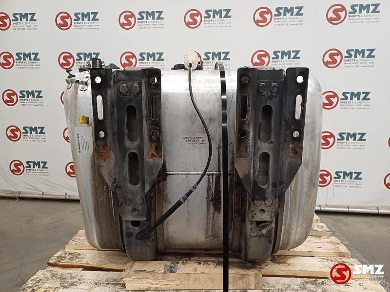 Mercedes-Benz Occ brandstoftank 300L + AdBluetank 25L Mercedes - Паливний бак в категорії Вантажівки: фото 2 Mercedes-Benz Occ brandstoftank 300L + AdBluetank 25L Mercedes - Паливний бак в категорії Вантажівки: фото 2