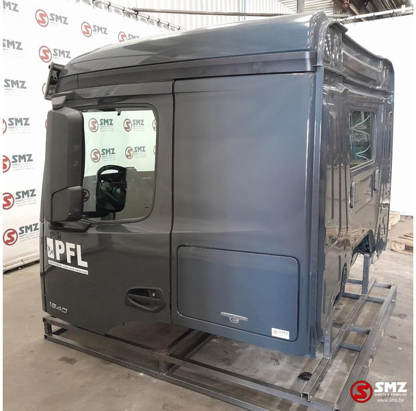 Mercedes-Benz Occ cabine Mercedes Actros MP4 low - Кабіна й інтер'єр в категорії Вантажівки: фото 2 Mercedes-Benz Occ cabine Mercedes Actros MP4 low - Кабіна й інтер'єр в категорії Вантажівки: фото 2