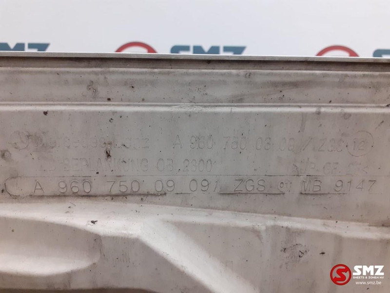 Mercedes-Benz Occ motorkap + windgeleiders Mercedes - Капот в категорії Вантажівки: фото 3 Mercedes-Benz Occ motorkap + windgeleiders Mercedes - Капот в категорії Вантажівки: фото 3