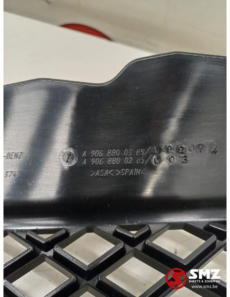 Mercedes-Benz Radiator grille mercedes - Решітка радіатора в категорії Вантажівки: фото 3 Mercedes-Benz Radiator grille mercedes - Решітка радіатора в категорії Вантажівки: фото 3