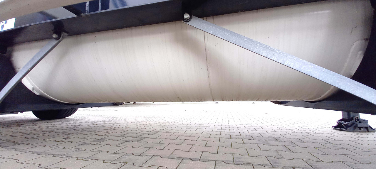 Schwingenschlögel Gas tank semi-trailer used for LNG/CNG mobile filling station Methan Gas Cryogenic - Напівпричіп цистерна: фото 3 Schwingenschlögel Gas tank semi-trailer used for LNG/CNG mobile filling station Methan Gas Cryogenic - Напівпричіп цистерна: фото 3