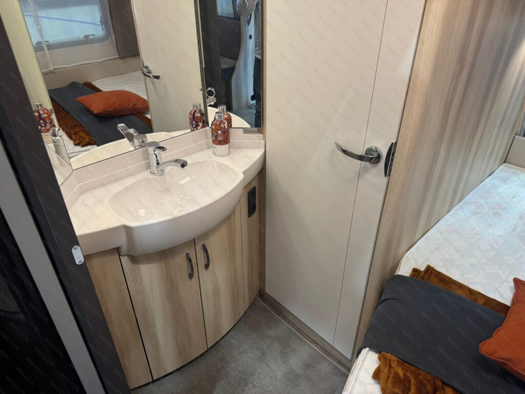 DE LUXE 460 UFe - Причіп дача: фото 5 DE LUXE 460 UFe - Причіп дача: фото 5