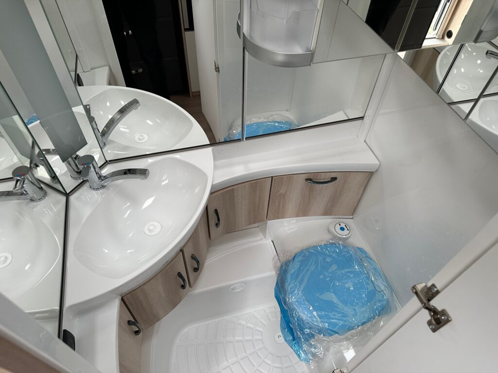 Причіп дача DE LUXE 495 UL 2024: фото 10 Причіп дача DE LUXE 495 UL 2024: фото 10