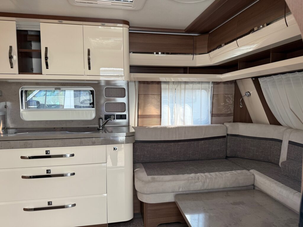 Hobby 720 KWFU Prestige 2020 - Причіп дача: фото 5 Hobby 720 KWFU Prestige 2020 - Причіп дача: фото 5