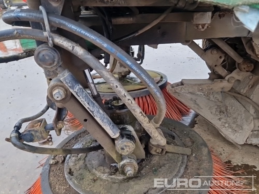 Підмітально-прибиральна машина 2005 Mathieu Yno Azura2: фото 15 Підмітально-прибиральна машина 2005 Mathieu Yno Azura2: фото 15