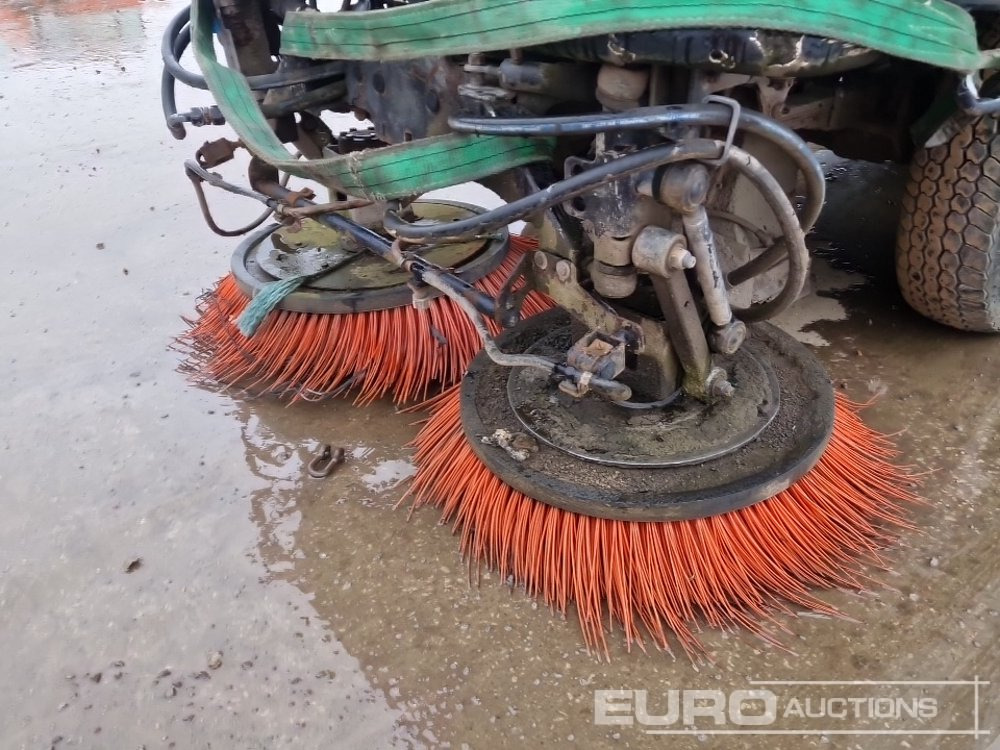 Підмітально-прибиральна машина 2005 Mathieu Yno Azura2: фото 13 Підмітально-прибиральна машина 2005 Mathieu Yno Azura2: фото 13