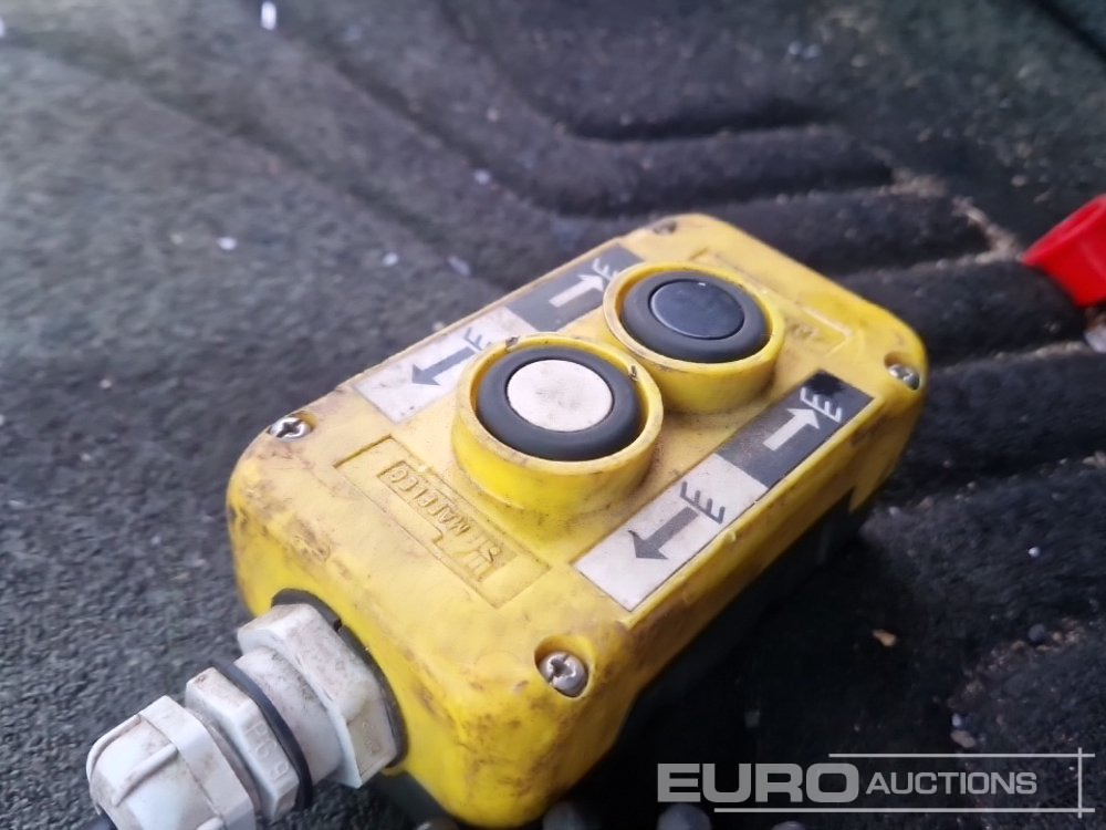 Підмітально-прибиральна машина 2005 Mathieu Yno Azura2: фото 29 Підмітально-прибиральна машина 2005 Mathieu Yno Azura2: фото 29