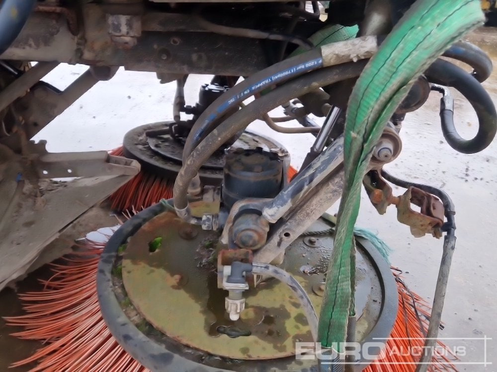 Підмітально-прибиральна машина 2005 Mathieu Yno Azura2: фото 17 Підмітально-прибиральна машина 2005 Mathieu Yno Azura2: фото 17