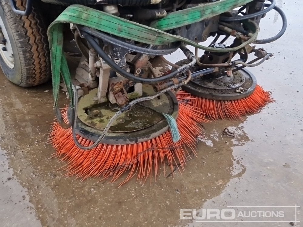 Підмітально-прибиральна машина 2005 Mathieu Yno Azura2: фото 14 Підмітально-прибиральна машина 2005 Mathieu Yno Azura2: фото 14