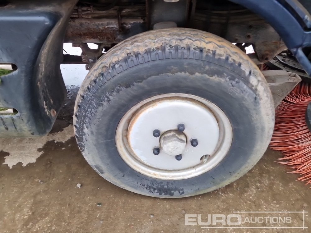 Підмітально-прибиральна машина 2005 Mathieu Yno Azura2: фото 12 Підмітально-прибиральна машина 2005 Mathieu Yno Azura2: фото 12