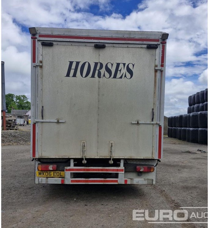 2006 DAF 45.150 - Для перевезення худоби вантажівка: фото 2 2006 DAF 45.150 - Для перевезення худоби вантажівка: фото 2