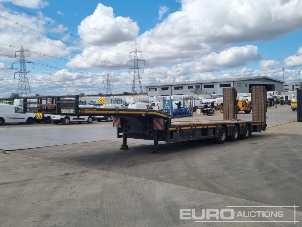 2008 Kassbohrer Tri Axle Step Frame Low Loader Trailer, Outriggers, Hydraulic Flip Toe Ramps. - Низькорамна платформа напівпричіп: фото 1 2008 Kassbohrer Tri Axle Step Frame Low Loader Trailer, Outriggers, Hydraulic Flip Toe Ramps. - Низькорамна платформа напівпричіп: фото 1