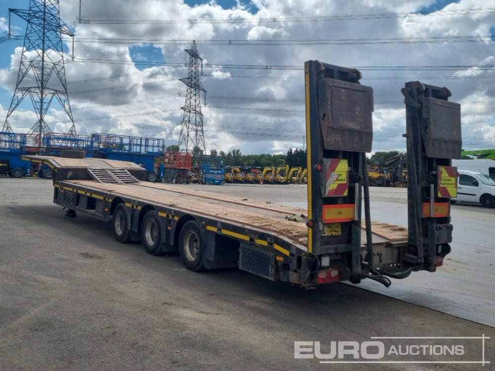 2008 Kassbohrer Tri Axle Step Frame Low Loader Trailer, Outriggers, Hydraulic Flip Toe Ramps. - Низькорамна платформа напівпричіп: фото 3 2008 Kassbohrer Tri Axle Step Frame Low Loader Trailer, Outriggers, Hydraulic Flip Toe Ramps. - Низькорамна платформа напівпричіп: фото 3