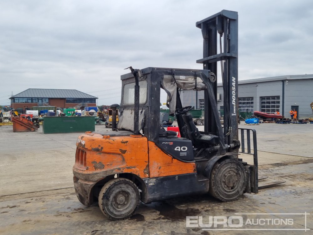 2010 Doosan Diesel Forklift, 2 Stage Mast, Side Shift, Forks - Навантажувач вилковий: фото 5 2010 Doosan Diesel Forklift, 2 Stage Mast, Side Shift, Forks - Навантажувач вилковий: фото 5