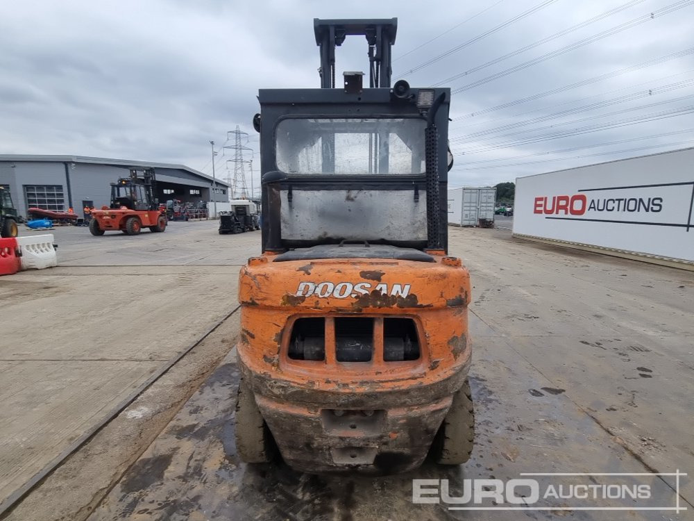 2010 Doosan Diesel Forklift, 2 Stage Mast, Side Shift, Forks - Навантажувач вилковий: фото 4 2010 Doosan Diesel Forklift, 2 Stage Mast, Side Shift, Forks - Навантажувач вилковий: фото 4