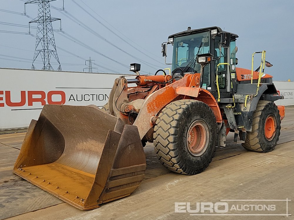 2012 Hitachi ZW250 - Колісний навантажувач: фото 1 2012 Hitachi ZW250 - Колісний навантажувач: фото 1