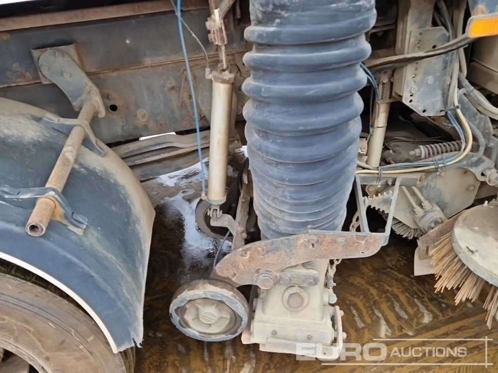 Підмітально-прибиральна машина 2013 DAF LF55.220: фото 23