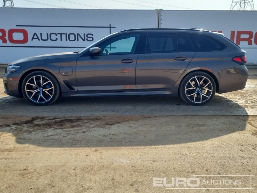 2021 BMW 530E - Легковий автомобіль: фото 2 2021 BMW 530E - Легковий автомобіль: фото 2