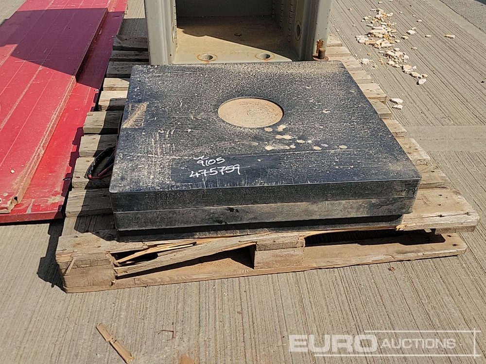 Будівельне обладнання Aluminium Dropside Side Panels (2 of), Hiab Outrigger Feet (3 of), Chubb Key Safe: фото 9