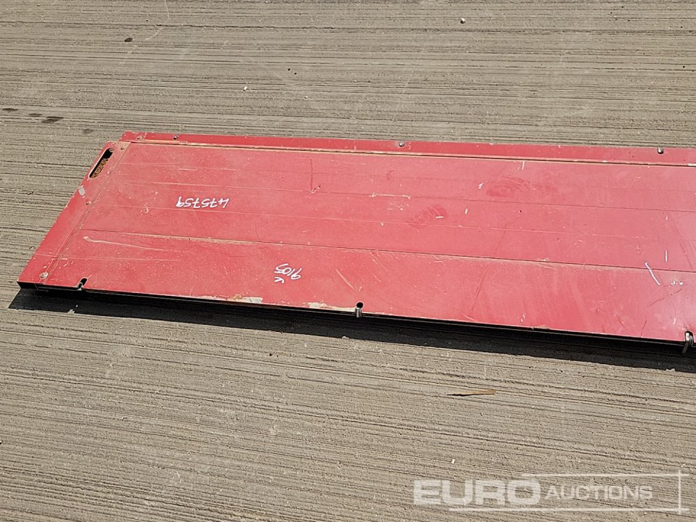 Будівельне обладнання Aluminium Dropside Side Panels (2 of), Hiab Outrigger Feet (3 of), Chubb Key Safe: фото 14