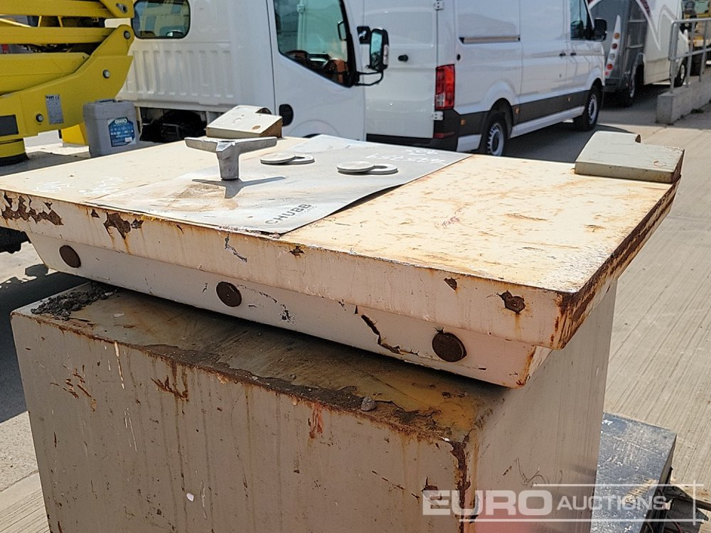 Будівельне обладнання Aluminium Dropside Side Panels (2 of), Hiab Outrigger Feet (3 of), Chubb Key Safe: фото 22