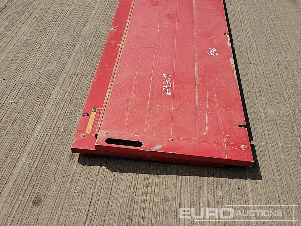 Будівельне обладнання Aluminium Dropside Side Panels (2 of), Hiab Outrigger Feet (3 of), Chubb Key Safe: фото 15
