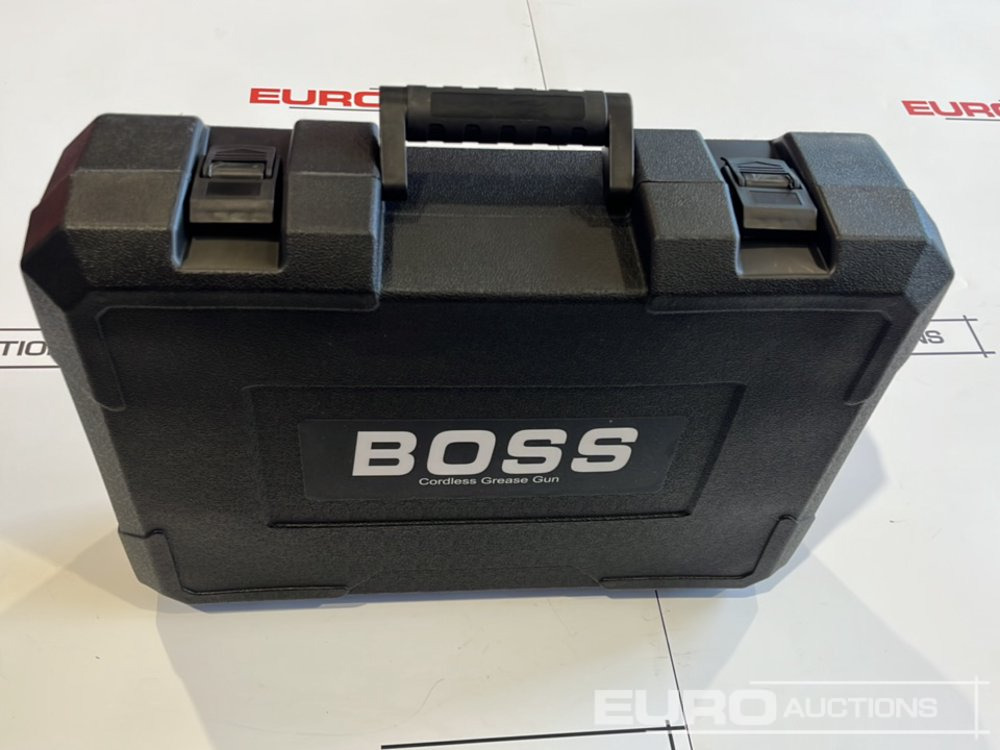 Будівельне обладнання Boss 21 Volt Lithium Battery Cordless Grease Gun, 2 Batteries, Charger, Case, Shoulder Strap, Extension Pieces and Fittings: фото 13
