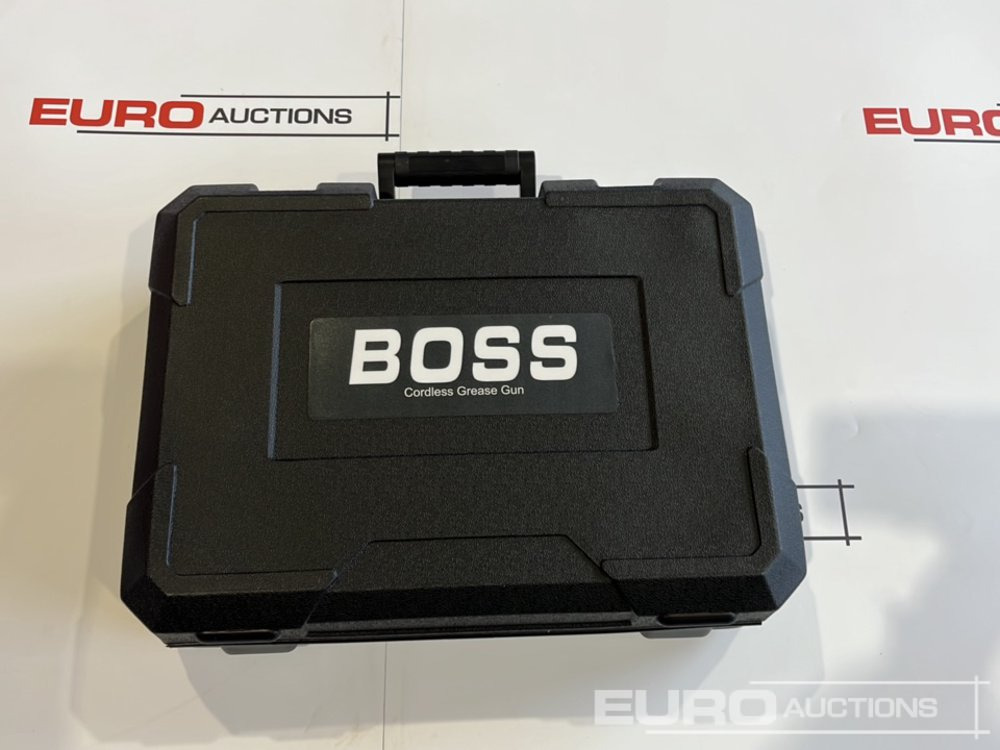 Будівельне обладнання Boss 21 Volt Lithium Battery Cordless Grease Gun, 2 Batteries, Charger, Case, Shoulder Strap, Extension Pieces and Fittings: фото 14