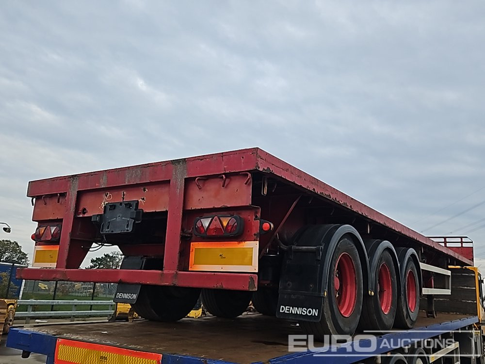 Dennison Trailers Tri Axle Extendable Flat Bed Trailer - Бортовий напівпричіп/ Платформа: фото 5 Dennison Trailers Tri Axle Extendable Flat Bed Trailer - Бортовий напівпричіп/ Платформа: фото 5