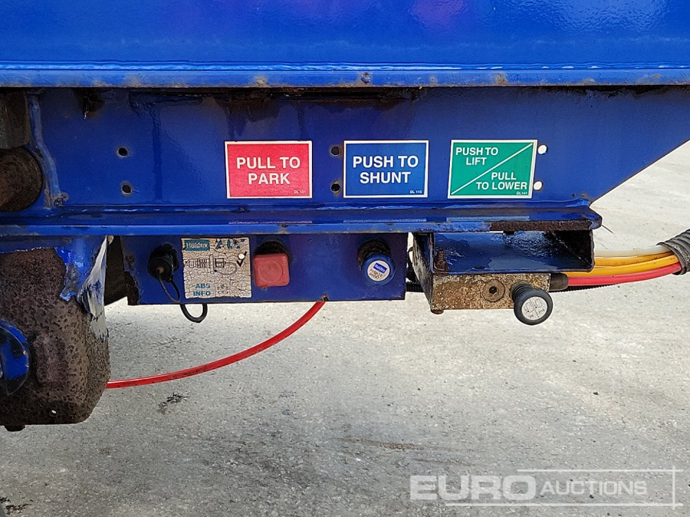 Бортовий напівпричіп/ Платформа Dennison Trailers Tri Axle Skelton Trailer, Lift Axle: фото 22