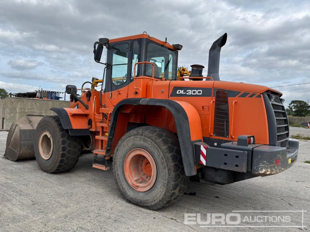 Doosan DL300 - Колісний навантажувач: фото 2 Doosan DL300 - Колісний навантажувач: фото 2