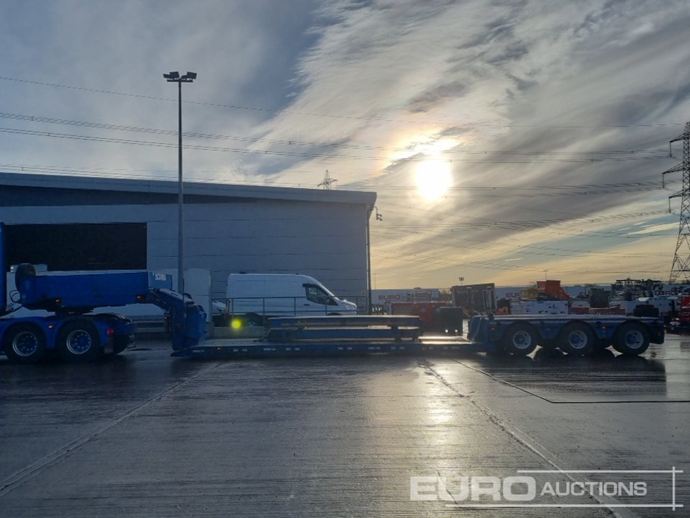 Faymonville Tri-Axle - Низькорамна платформа напівпричіп: фото 2 Faymonville Tri-Axle - Низькорамна платформа напівпричіп: фото 2