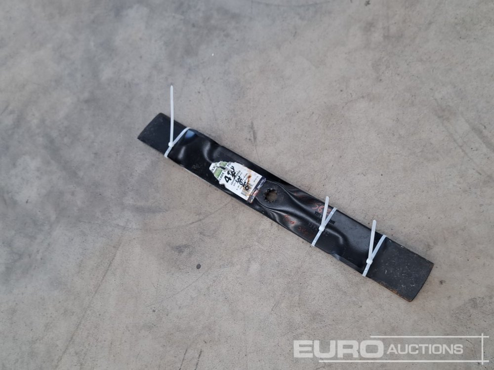 Lawnmower Blades to Suit 42" John Deere Mower (2 of) - Будівельне обладнання: фото 3 Lawnmower Blades to Suit 42" John Deere Mower (2 of) - Будівельне обладнання: фото 3