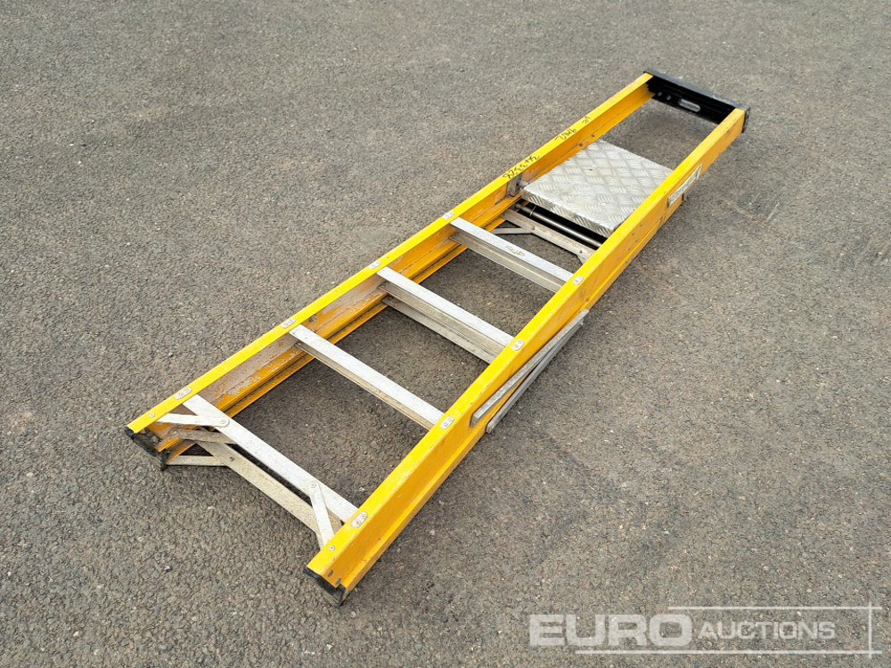 Lyte 5 Tread Fibreglass Step Ladder - Будівельне обладнання: фото 1 Lyte 5 Tread Fibreglass Step Ladder - Будівельне обладнання: фото 1