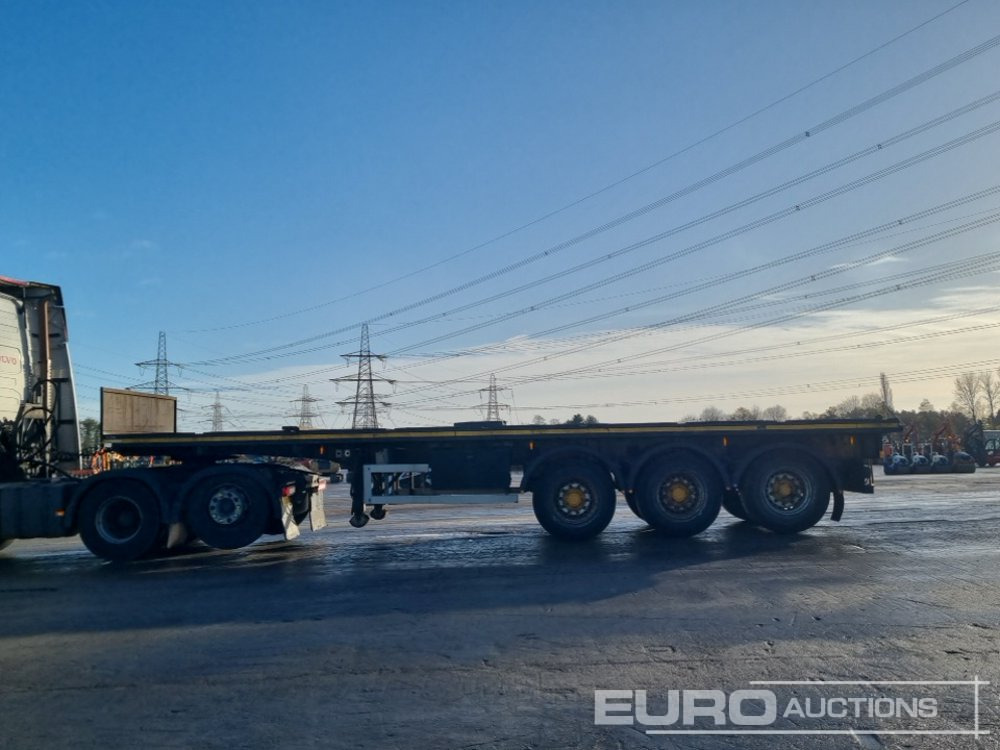 Montracon Tri Axle Flatbed Trailer, Twist Locks - Бортовий напівпричіп/ Платформа: фото 2 Montracon Tri Axle Flatbed Trailer, Twist Locks - Бортовий напівпричіп/ Платформа: фото 2