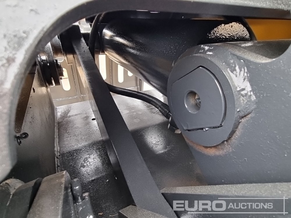 Навісне обладнання в категорії Екскаватори Unused 2025 Mustang GRP1000: фото 11