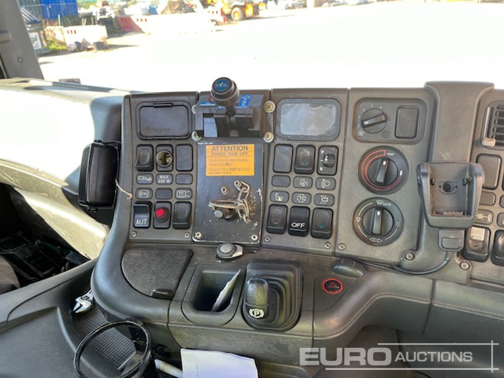 Бортова вантажівка/ Платформа Для транспортування важкої техніки Scania 94D 260: фото 14