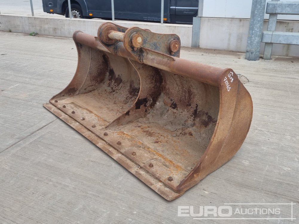Strickland 84" Ditching Bucket 80mm Pin to suit 20 Ton Excavator - Ківш: фото 1 Strickland 84" Ditching Bucket 80mm Pin to suit 20 Ton Excavator - Ківш: фото 1