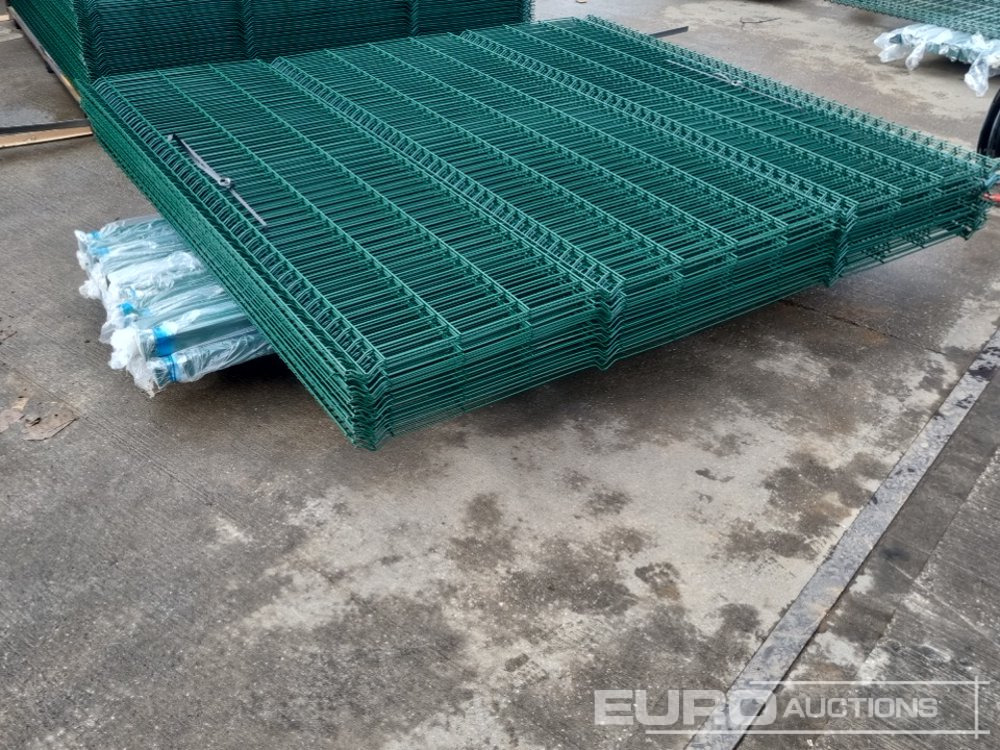Будівельне обладнання Unused Galvanised & Powder Coated Heavy Duty (5mm) Wire Mesh Fencing, 25 x H2.4m x W2.2m Panels, 26 x 60mm x 60mm x3m Posts, with Fittings (Green): фото 12