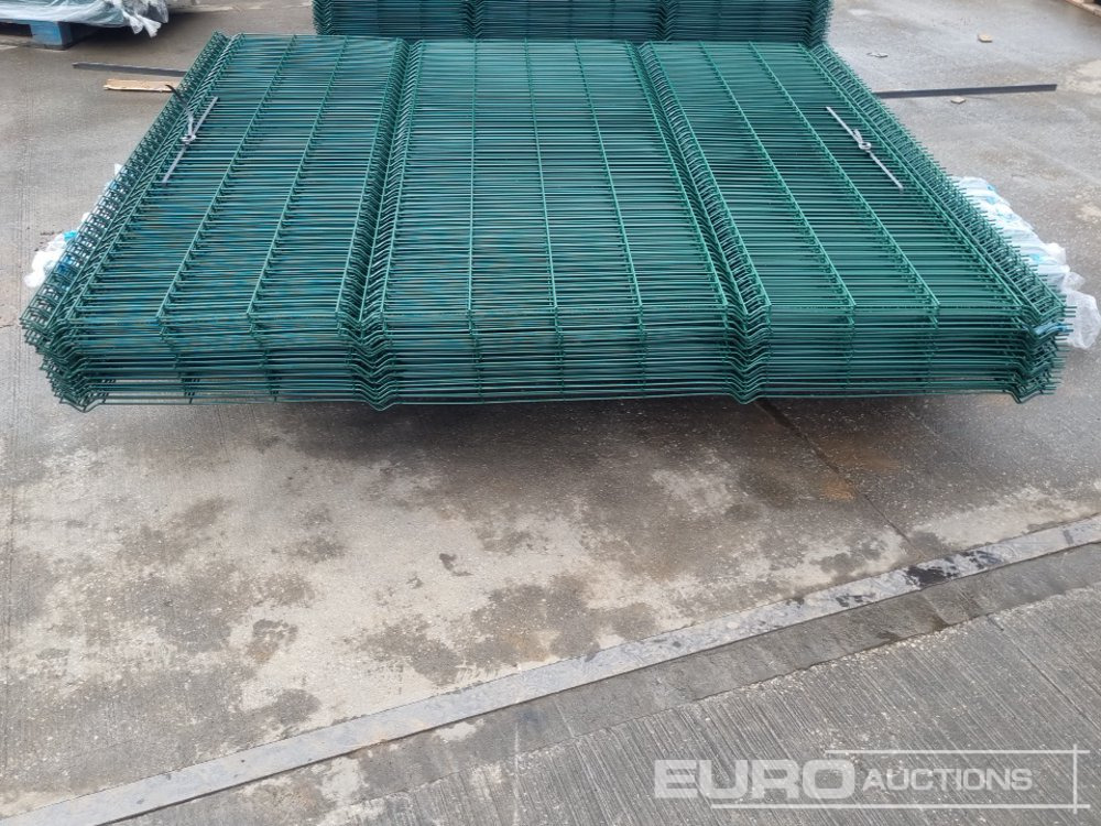 Будівельне обладнання Unused Galvanised & Powder Coated Heavy Duty (5mm) Wire Mesh Fencing, 25 x H2.4m x W2.2m Panels, 26 x 60mm x 60mm x3m Posts, with Fittings (Green): фото 13
