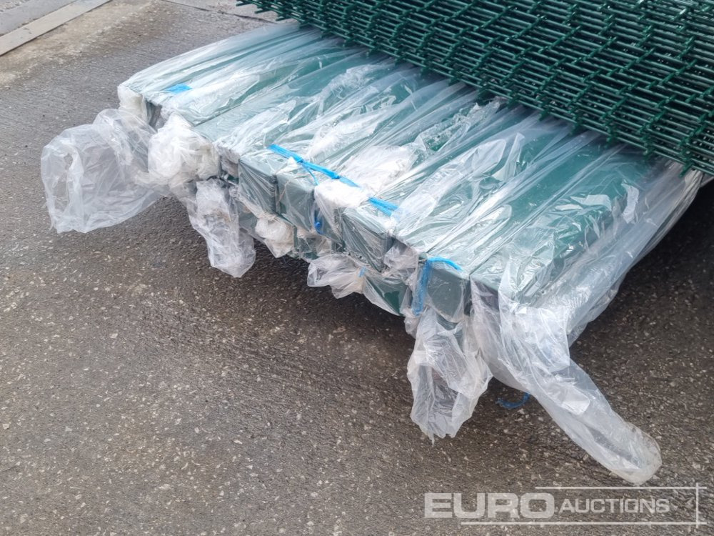 Будівельне обладнання Unused Galvanised & Powder Coated Heavy Duty (5mm) Wire Mesh Fencing, 25 x H2.4m x W2.2m Panels, 26 x 60mm x 60mm x3m Posts, with Fittings (Green): фото 21