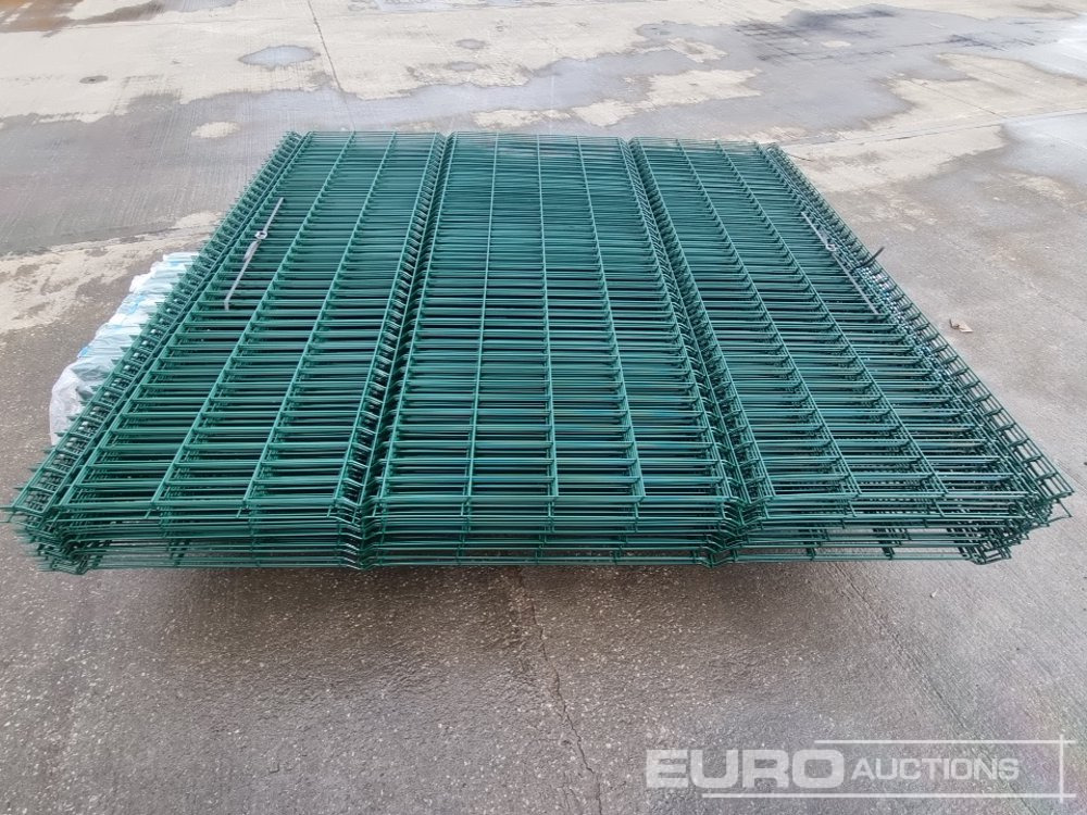 Будівельне обладнання Unused Galvanised & Powder Coated Heavy Duty (5mm) Wire Mesh Fencing, 25 x H2.4m x W2.2m Panels, 26 x 60mm x 60mm x3m Posts, with Fittings (Green): фото 17
