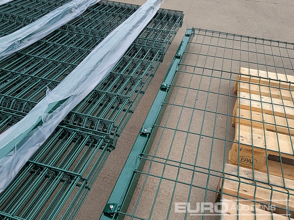 Будівельне обладнання Unused Galvanised & Powder Coated Heavy Duty (5mm) Wire Mesh Fencing, 25 x H2.4m x W2.2m Panels, 26 x 60mm x 60mm x3m Posts, with Fittings (Green): фото 9