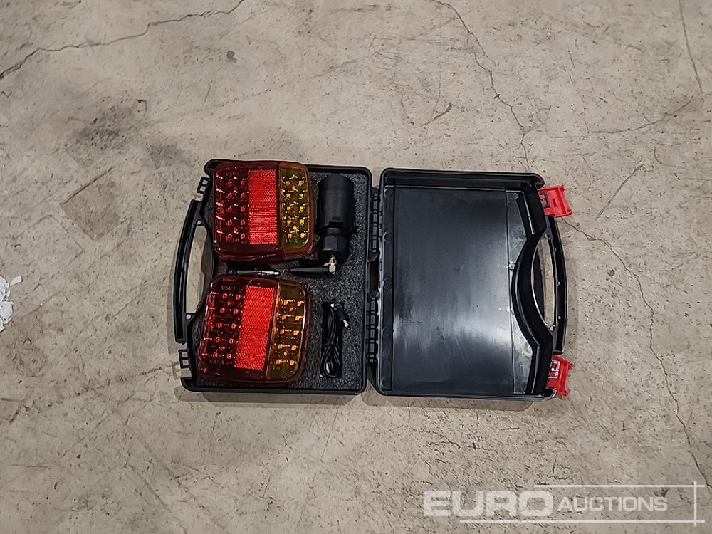 Unused LED Wireless Magnetic Trailer Lights - Обладнання для гаражів/ Майстерень: фото 2 Unused LED Wireless Magnetic Trailer Lights - Обладнання для гаражів/ Майстерень: фото 2