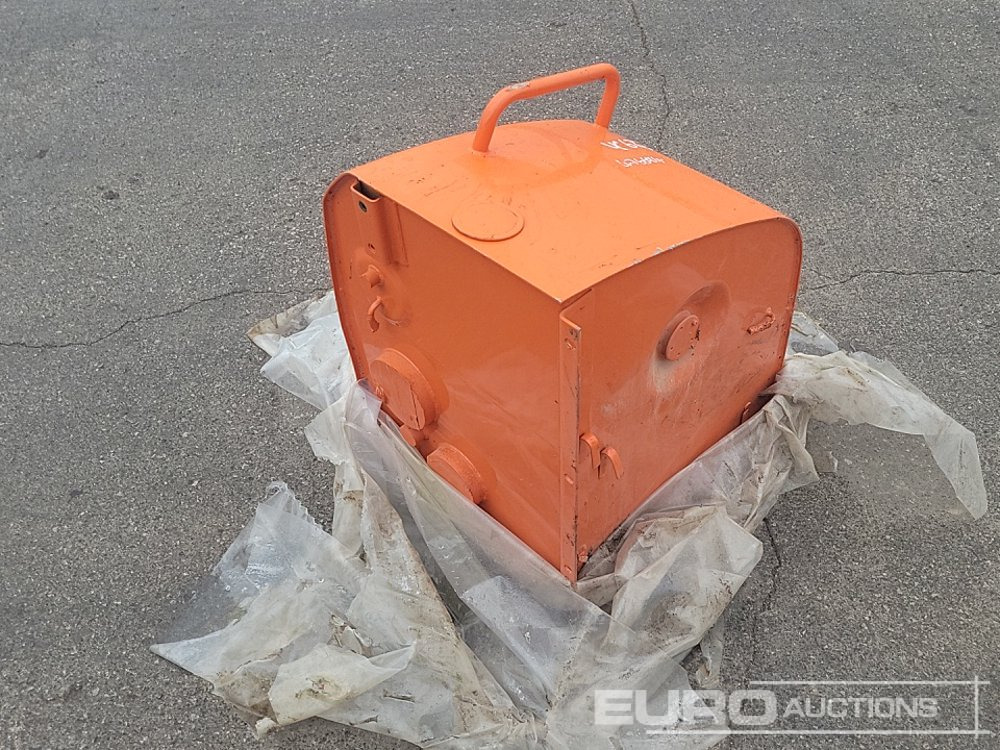 Fuel Tank to suit Excavator - Запчастини: фото 1 Fuel Tank to suit Excavator - Запчастини: фото 1