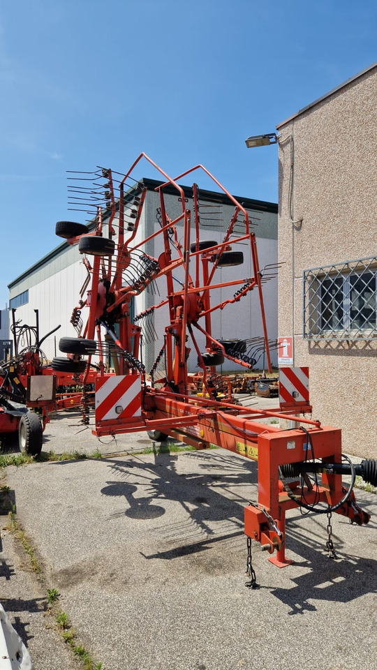 Ranghinatore usato Kuhn GA 7301 - Сіноворушилка: фото 1 Ranghinatore usato Kuhn GA 7301 - Сіноворушилка: фото 1