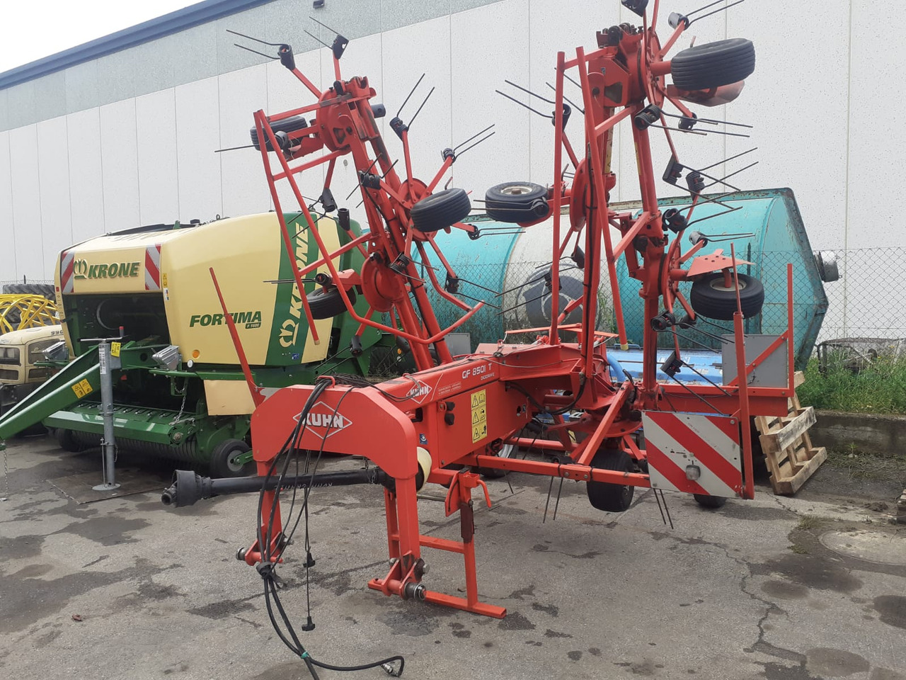 Voltafieno usato Kuhn GF 8501 T - Сіноворушилка: фото 2 Voltafieno usato Kuhn GF 8501 T - Сіноворушилка: фото 2
