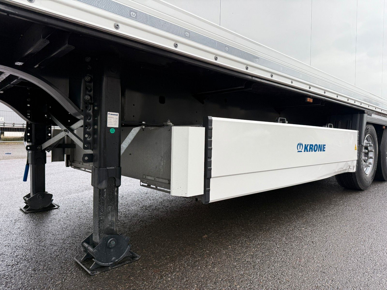 Закритий кузов напівпричіп Krone SD/KOFFER/LIFTACHSE: фото 8 Закритий кузов напівпричіп Krone SD/KOFFER/LIFTACHSE: фото 8